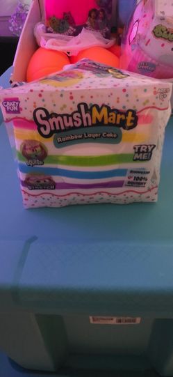 Smushmart squeezy cake fidget toy