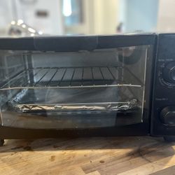 Toaster Oven And Microwave 