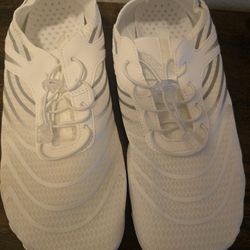 NEW White Barefoot Water Shoes / Aqua Shoes (Size 44 = about Men’s US 10–10.5)