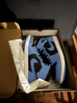 Jordan 1 Mid Never Worn University Nlue