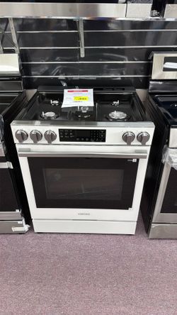 Samsung Bespoke 30" Smart Slide-In Gas Range with True Convection