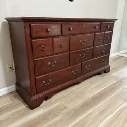 Dresser