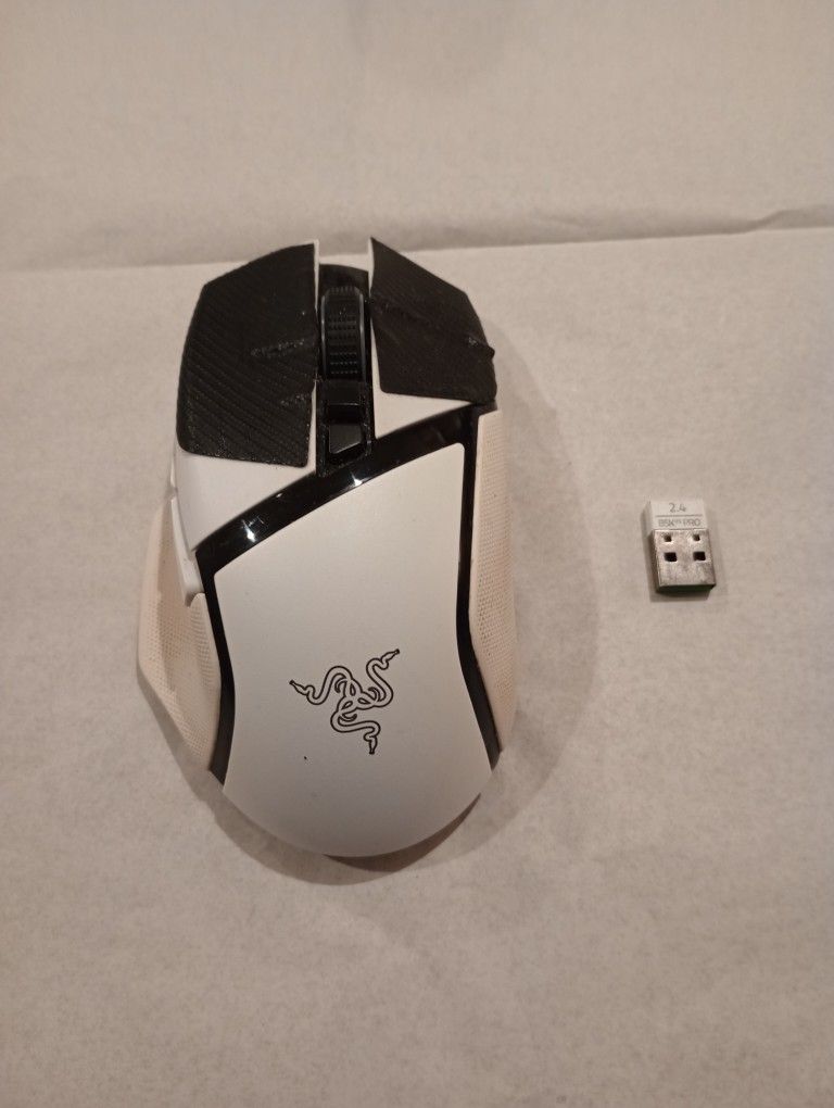 Razer Basilisk V3 Pro - White