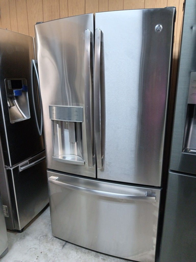 G/E Refrigerator Counter Depth Stainless Steel Everything Works Good 👌💯