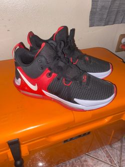 Nike size 10.5 like new 20$