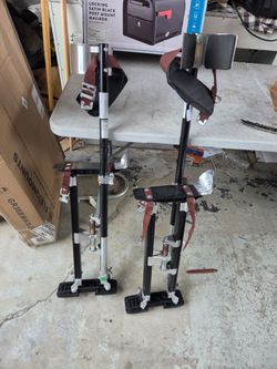 VEVOR Stilts 24 to 40 in. Adjustable Aluminum Tool Stilts with Protective Knee Pads, Durable and Non-slip Work Stilts. Retails $170 with Taxes! Zancos