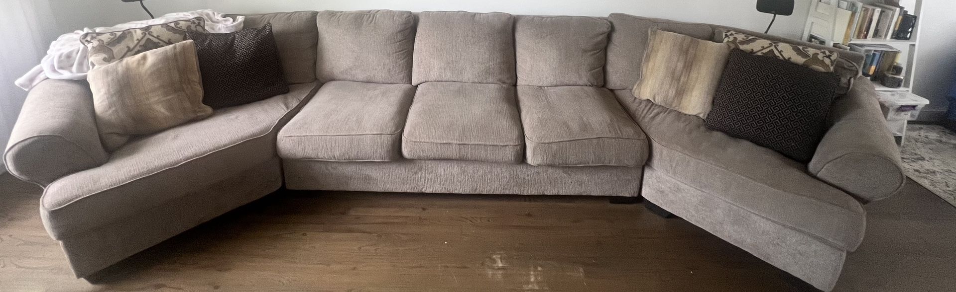 Modern Ashley Sectional Sofa w/ Chaise Lounge – Great Condition!