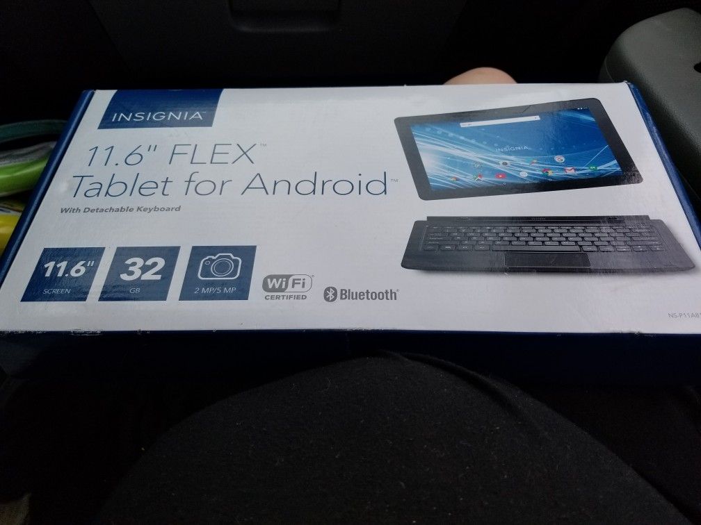 Insignia 11.6 flex android tablet with detachable keyboard