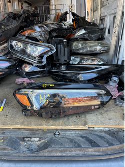 Honda civic RIGHT USED OEM HEADLIGHT (2022-2025)