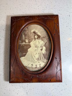 Vintage Oak 5x7 Oval Picture Frame – Carved Vine Design – Cottage & Farmhouse Decor