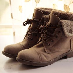 Women’s Cliffs (snow/hiking)Ankle Boots Size 7.5