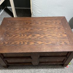 Bob’s Furniture Coffee Table with Storage
