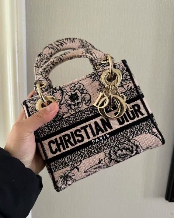 Logo floral pattern light gold finish metal charm removable wide shoulder strap embroidery Princess Diana shoulder crossbody handbag mini ladies pink