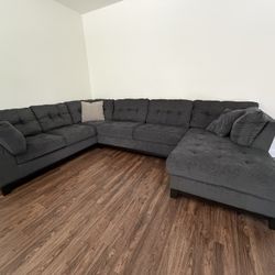 Reidshire - Sectional Ashley Furniture + Ottoman 