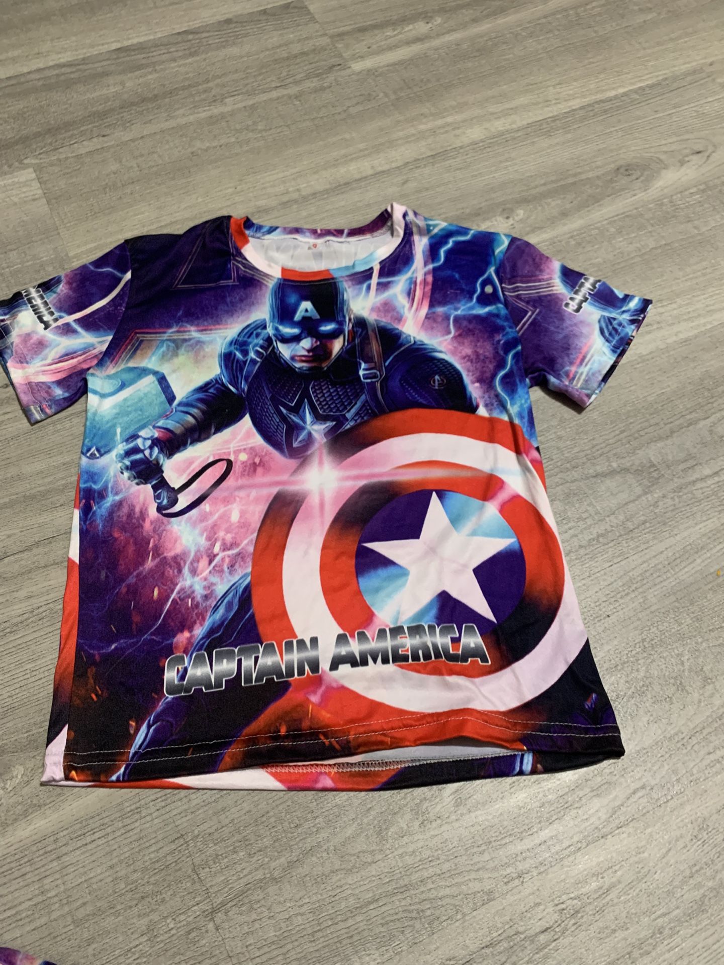 Boy's T-shirt, size L