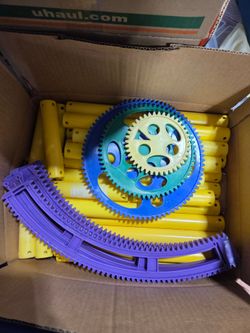 Omagles STEM toy