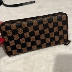 New checker wallet