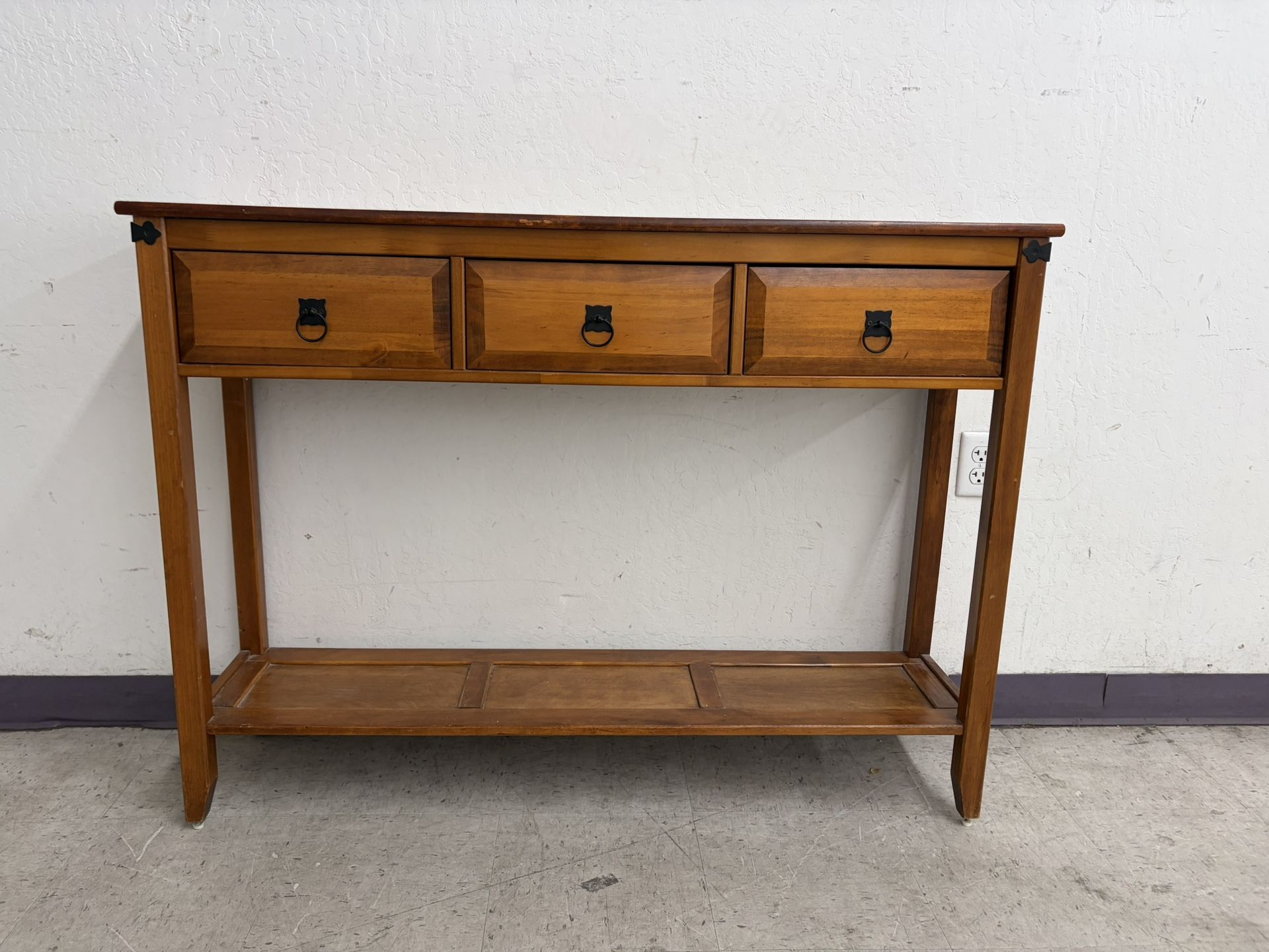 Entryway/Shelving Furniture 