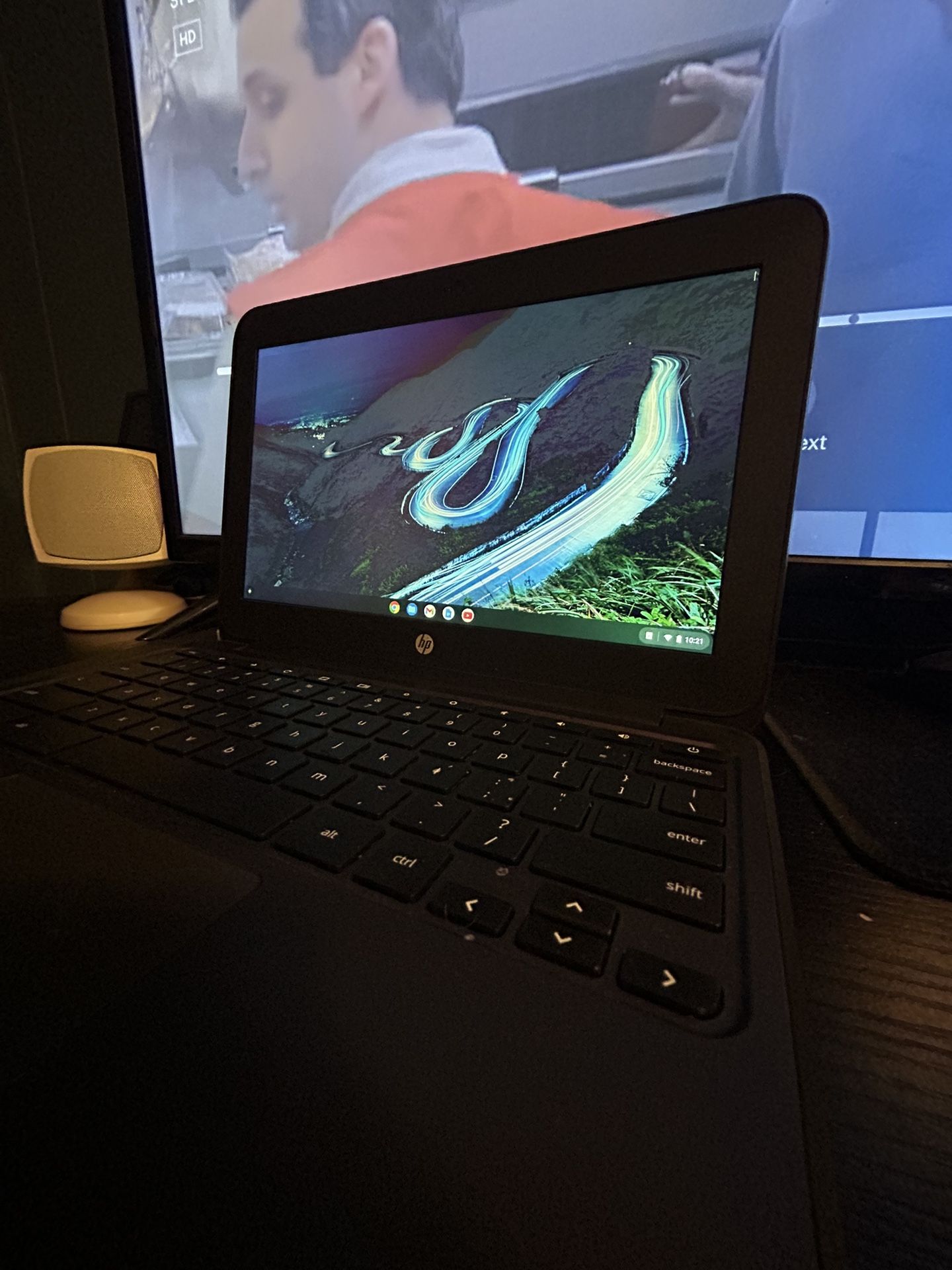 Hp Chrome Book With Charger 