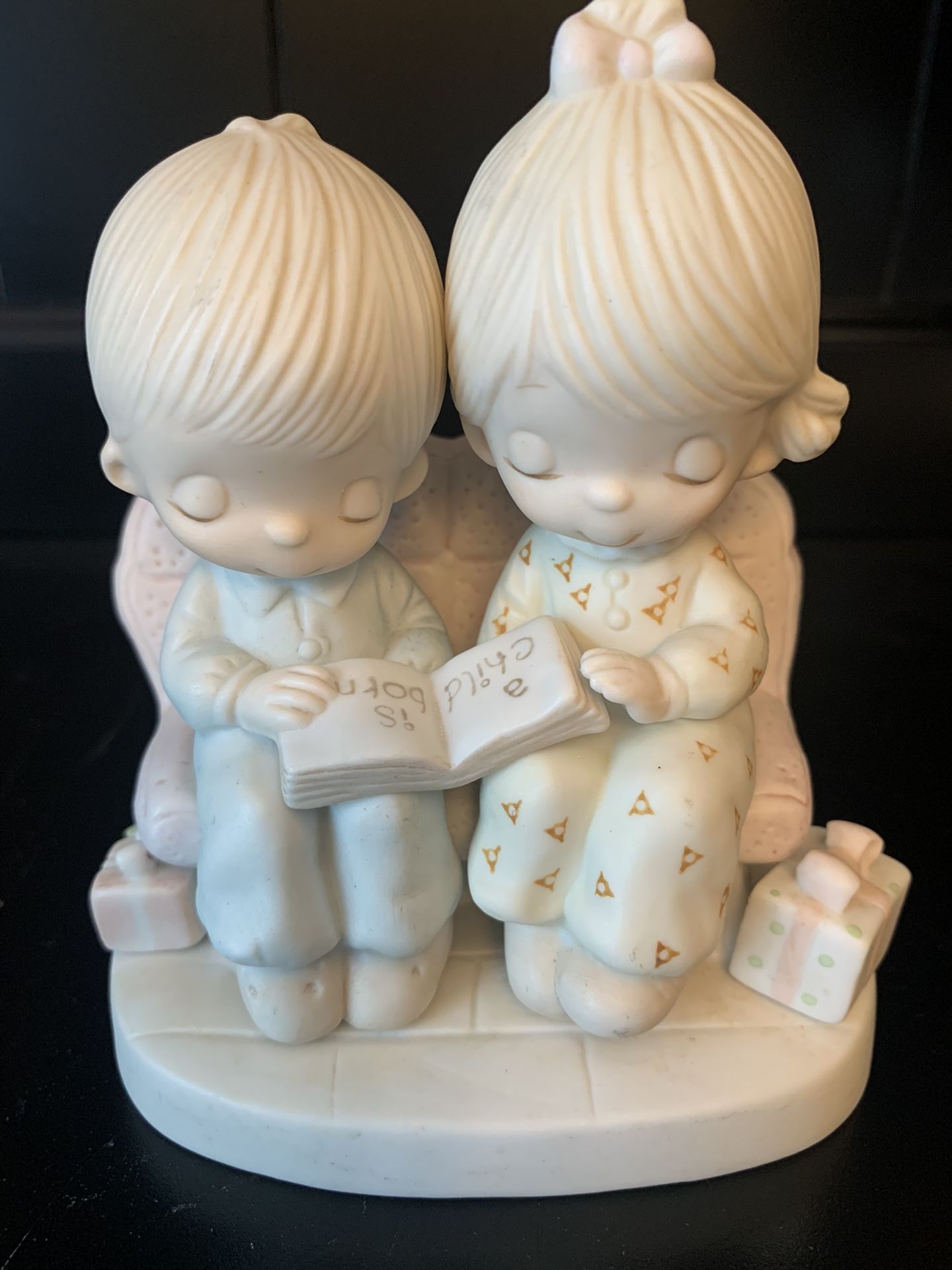 Precious moments 1977 Jonathan and David - Unto Us A Child is Born Ceramic Figurine