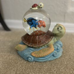 Disney Snow Globe - Nemo, Dory, Crush