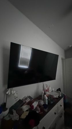 55” Hisense Tv and Mount