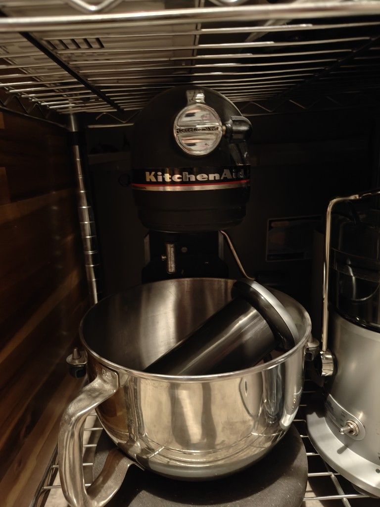 KitchenAid Mixer 6 Qt.