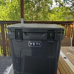 Yeti 48 Roadie Cooler With Wheels