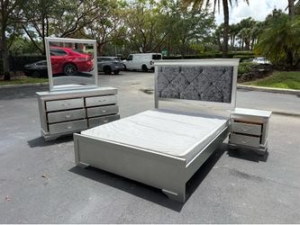 Beautiful Bedroom Set Queen Size Solid Wood Silver Color In Excellent Condition by Malays Furniture