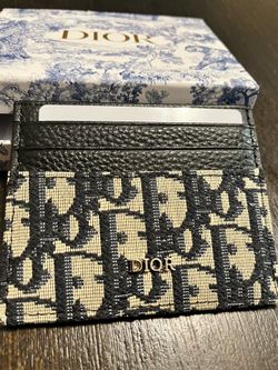 Source unknown Women’s card holder