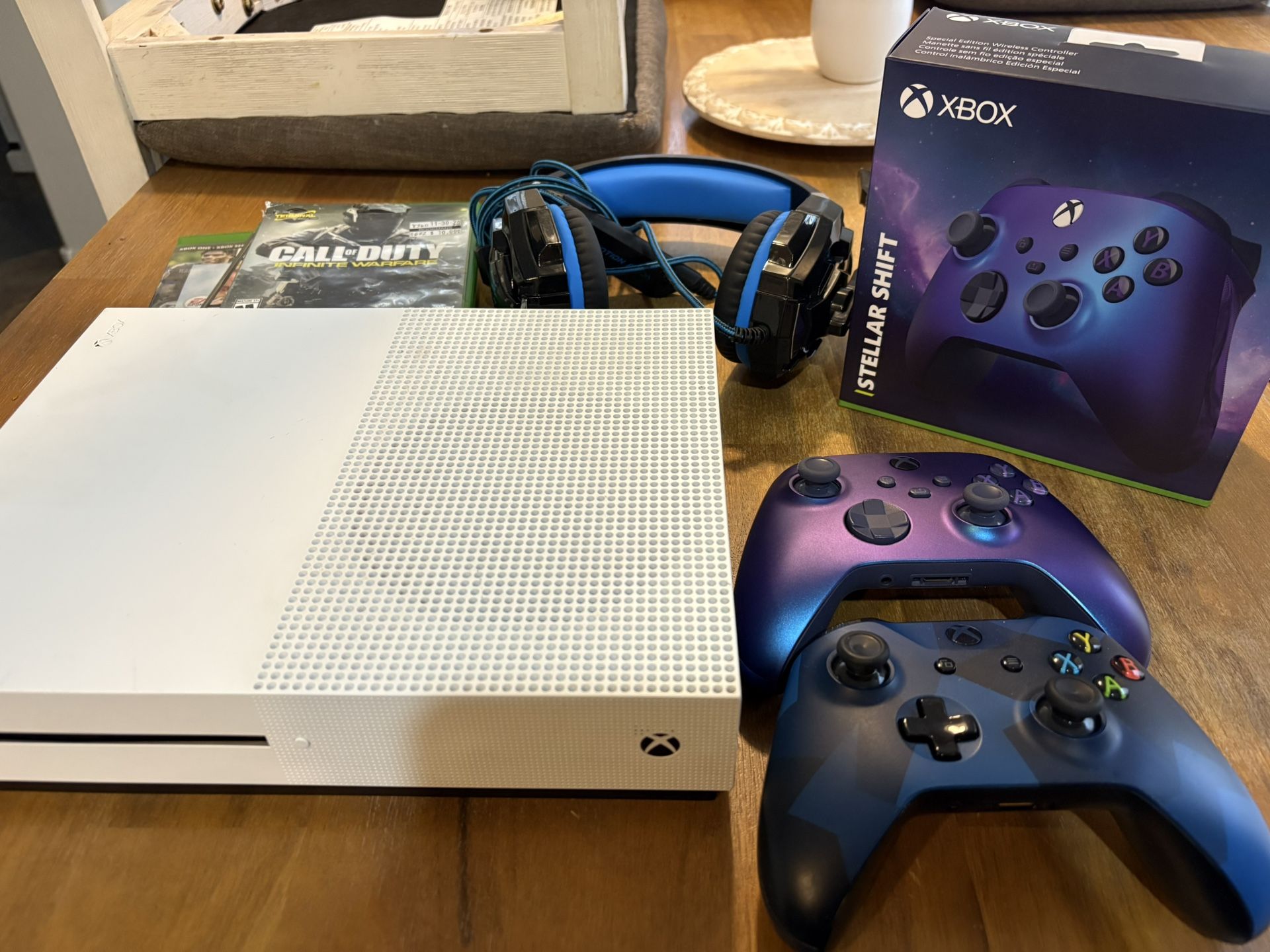 Xbox one, white
