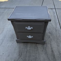 Nightstand w/ 2 drawers