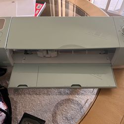 Cricut explore air 2 w/ carrying case