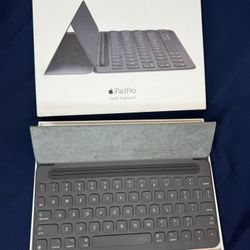 Apple iPad Pro 9.7” Smart Keyboard A1673 MJYR2LL/A OEM Gray w/ Box