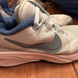 Nike boys snickers 