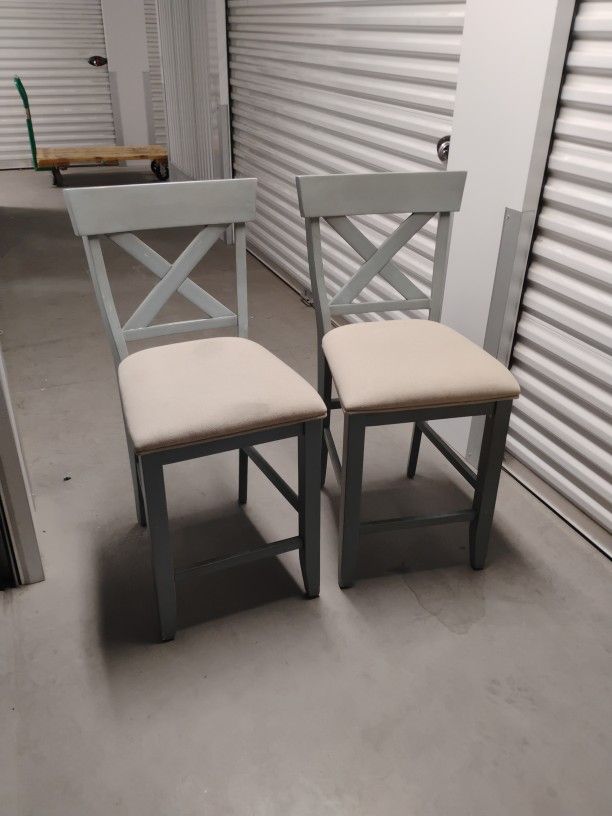 Table And 2 Counter Height Barstools