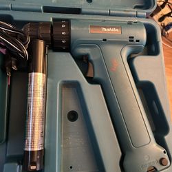 Barely Used Nakita Power Drill And Two Batteries With Speed Charger Battery Pack 