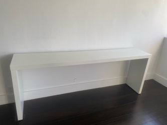 Mesa (75x29x14)$45