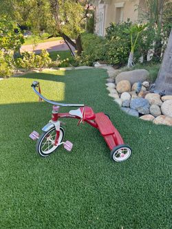 Radio Flyer Tricycle Red color
