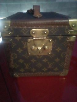 Louis Vuitton Vintage Cosmetic Trunk for Sale in Las Vegas, NV - OfferUp