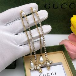 Drip-shaped tassel bee ear studs