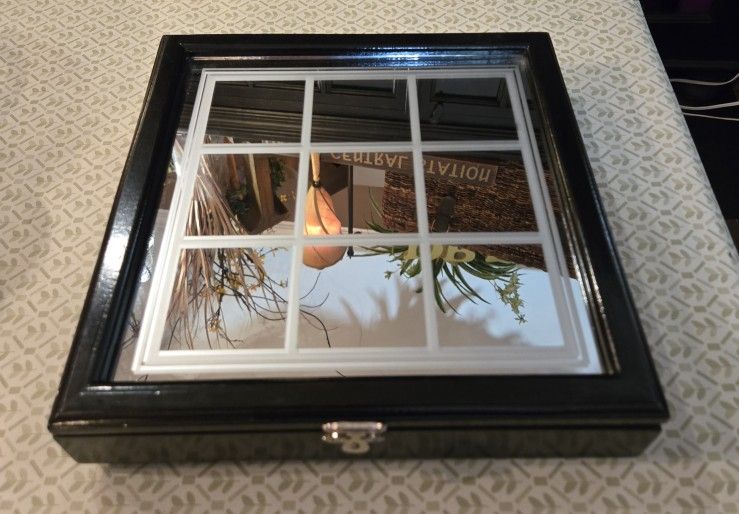 Game Box With Mirrored Lid