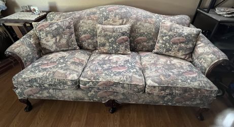 ANTIQUE Sattee Sofa