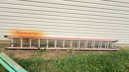 28 ft Fiberglass Extention Ladder with Hooks