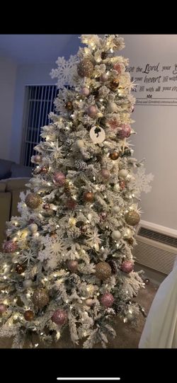 7.5 Flocked Christmas Tree