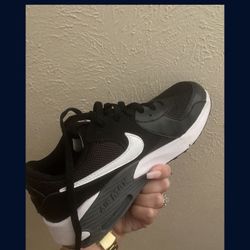 Nike 5Y Black And White