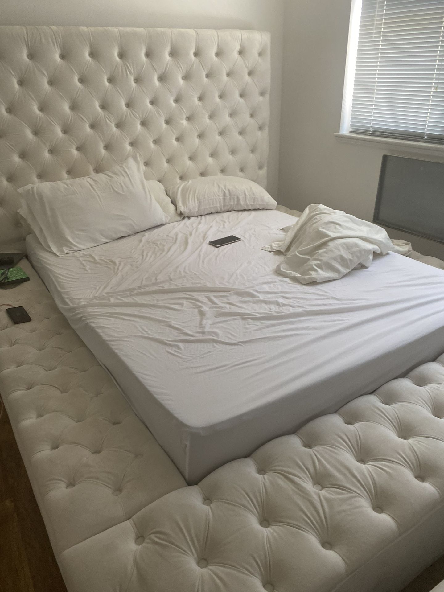 Bedframe & Mattress