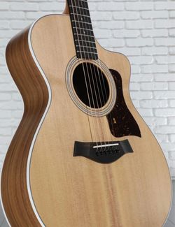 Taylor 212ce w/case