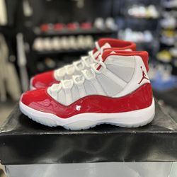 Jordan 11 “Cherry” size 10