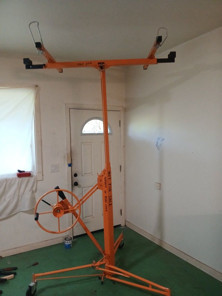 17 FT DRY WALL HOIST LIKE NEW